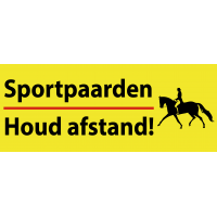 Sportpaarden houd afstand !